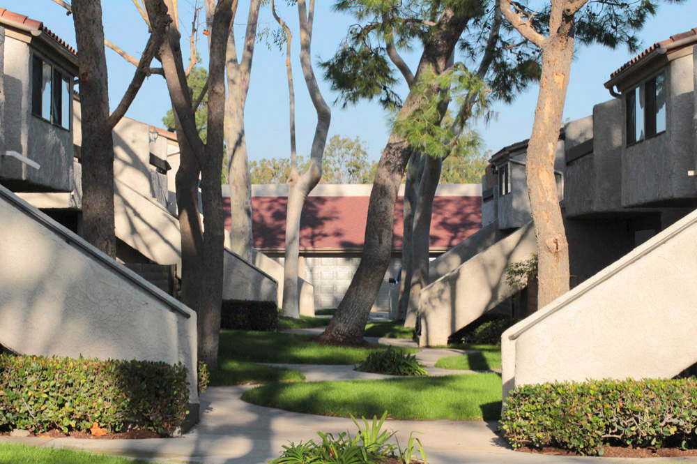 Thank you for viewing our Exteriors 9 at Huntington Creek Apartments in the city of Huntington Beach.